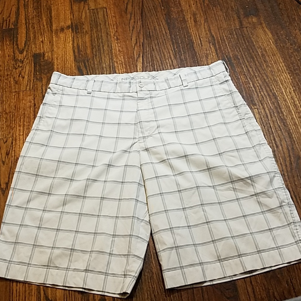(38) Nike Golf Shorts